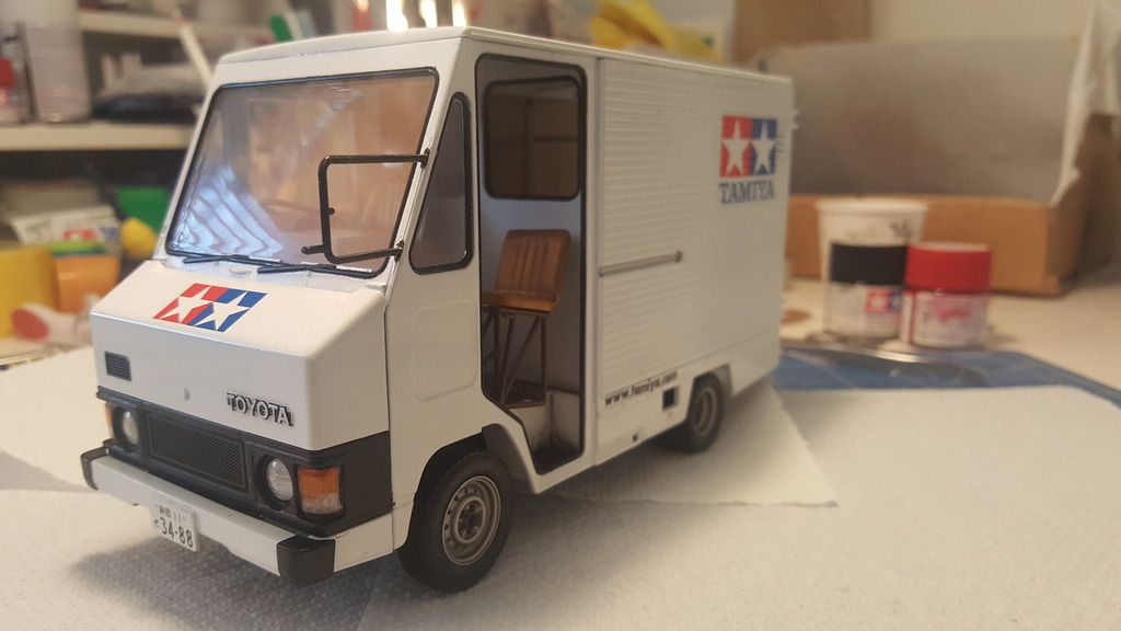 Another) Toyota Hiace Quick Delivery 1:24 - International